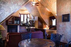 Landoll's Mohican Castle