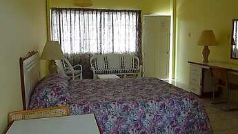 Royal Palm Suite Hotel