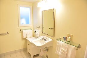 Crown City Inn