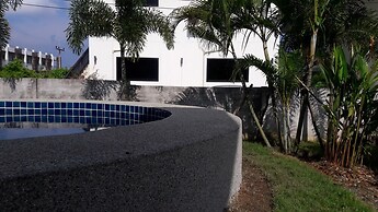 Lanta Dream Garden Pool Villa