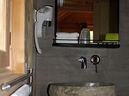 Hotel Les Cabanes Dans Les Bois