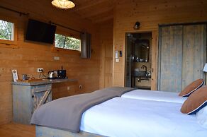 Hotel Les Cabanes Dans Les Bois