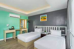 Ratchada Point Hotel