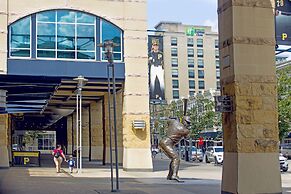 Holiday Inn Express & Suites Pittsburgh North Shore by IHG