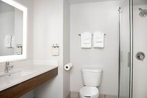 Holiday Inn Express & Suites Pittsburgh North Shore by IHG