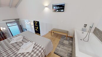 Porto Enetiko Suites