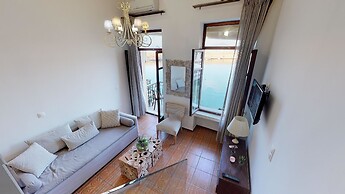 Porto Enetiko Suites
