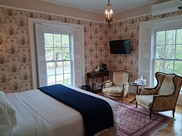 Homeport Inn and Tavern