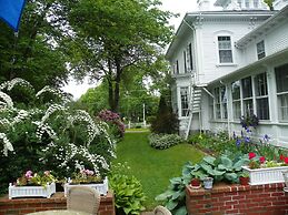 Homeport Inn and Tavern