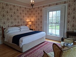 Homeport Inn and Tavern