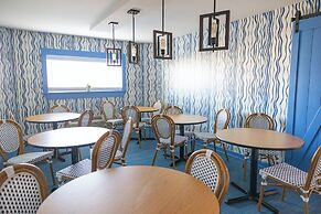 Surf Side Hotel