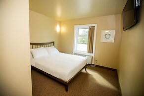 Refresh Inn & Suites