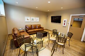 Refresh Inn & Suites