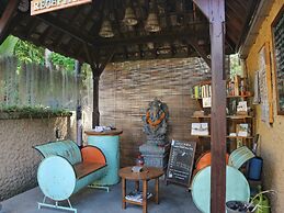 Louto Dmell Guesthouse & Villa