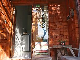 Louto Dmell Guesthouse & Villa