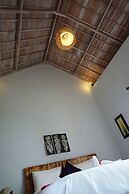 Louto Dmell Guesthouse & Villa