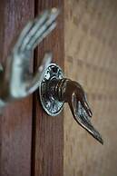 Louto Dmell Guesthouse & Villa