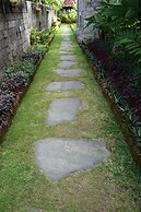 Louto Dmell Guesthouse & Villa