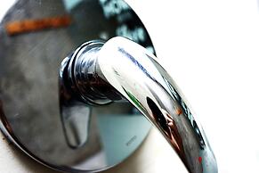 Louto Dmell Guesthouse & Villa