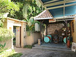 Louto Dmell Guesthouse & Villa