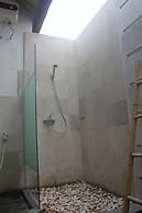 Louto Dmell Guesthouse & Villa