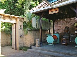 Louto Dmell Guesthouse & Villa