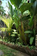 Louto Dmell Guesthouse & Villa