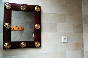 Louto Dmell Guesthouse & Villa