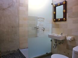 Louto Dmell Guesthouse & Villa