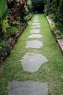 Louto Dmell Guesthouse & Villa