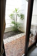 Louto Dmell Guesthouse & Villa