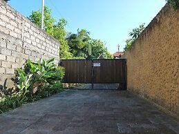 Louto Dmell Guesthouse & Villa