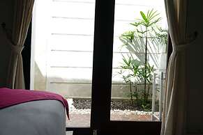 Louto Dmell Guesthouse & Villa