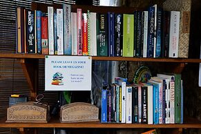 Louto Dmell Guesthouse & Villa