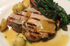 King Hill Inn & Kitchen