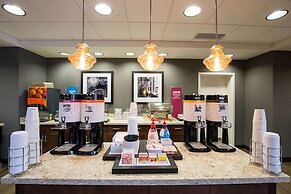 Hampton Inn & Suites Pittsburgh/Harmarville