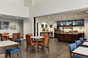 Hampton Inn & Suites Pittsburgh/Harmarville