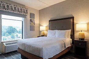 Hampton Inn & Suites Pittsburgh/Harmarville