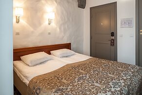 Three Crowns Residents