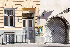 Three Crowns Residents