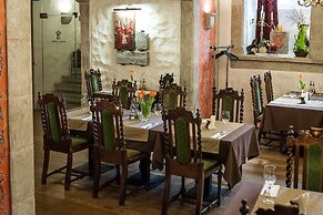 Three Crowns Residents