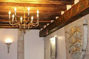 Three Crowns Residents