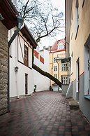 Three Crowns Residents