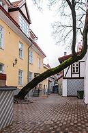 Three Crowns Residents