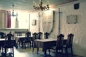 Three Crowns Residents