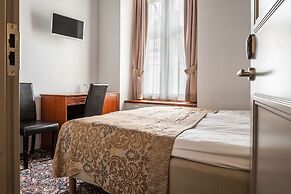 Three Crowns Residents