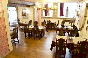 Three Crowns Residents