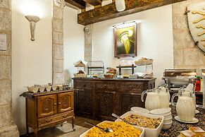 Three Crowns Residents