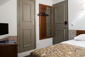 Three Crowns Residents