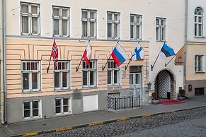 Three Crowns Residents